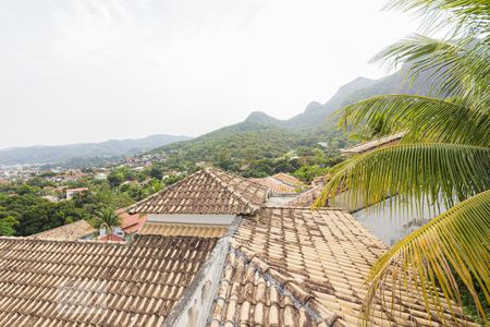 Casa de condomínio à venda com 457m², 3 quartos e 4 vagas Casa de condomínio à venda com 457m², 3 quartos e 4 vagasVista