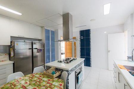 Casa de condomínio à venda com 457m², 3 quartos e 4 vagas Casa de condomínio à venda com 457m², 3 quartos e 4 vagasCozinha