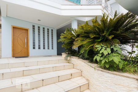 Casa de condomínio à venda com 457m², 3 quartos e 4 vagas Casa de condomínio à venda com 457m², 3 quartos e 4 vagasFachada