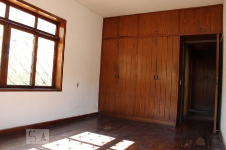Quarto 1 de casa para alugar com 3 quartos, 624m² em Pechincha, Rio de Janeiro