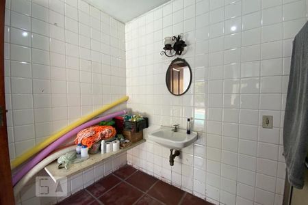 Casa à venda com 544m², 4 quartos e 3 vagasQuintal - Banheiro 1