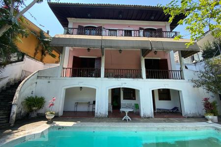 Casa à venda com 544m², 4 quartos e 3 vagasFachada