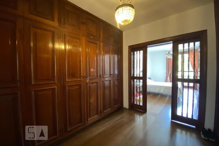 Casa à venda com 544m², 4 quartos e 3 vagasCloset da Suíte 2