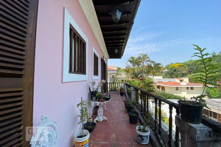 Casa à venda com 544m², 4 quartos e 3 vagasSuíte 1 - Varanda