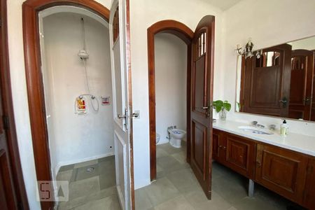 Casa à venda com 544m², 4 quartos e 3 vagasBanheiro da Suíte 2