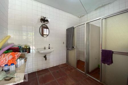 Casa à venda com 544m², 4 quartos e 3 vagasQuintal - Banheiro 1