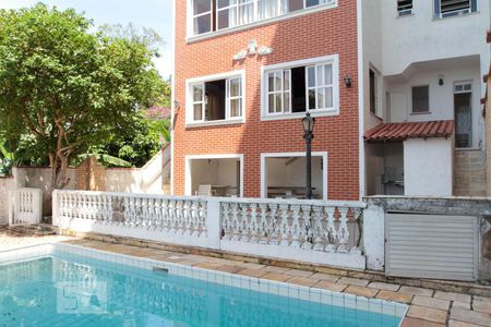 Casa à venda com 378m², 4 quartos e 2 vagasÁrea externa - Piscina
