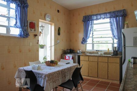 Casa à venda com 378m², 4 quartos e 2 vagasCozinha