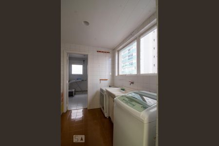 Apartamento à venda com 200m², 3 quartos e 2 vagas Apartamento à venda com 200m², 3 quartos e 2 vagasÁrea de Serviço