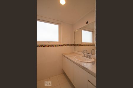 Apartamento à venda com 200m², 3 quartos e 2 vagas Apartamento à venda com 200m², 3 quartos e 2 vagasBanheiro