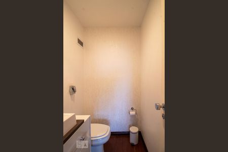 Apartamento à venda com 200m², 3 quartos e 2 vagas Apartamento à venda com 200m², 3 quartos e 2 vagasLavabo