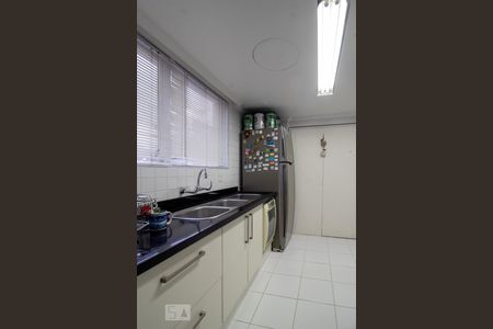 Apartamento à venda com 200m², 3 quartos e 2 vagas Apartamento à venda com 200m², 3 quartos e 2 vagasCozinha