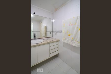 Apartamento à venda com 200m², 3 quartos e 2 vagas Apartamento à venda com 200m², 3 quartos e 2 vagasBanheiro da Suíte 1