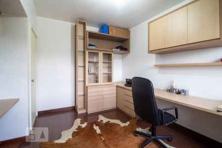 Apartamento à venda com 200m², 3 quartos e 2 vagas Apartamento à venda com 200m², 3 quartos e 2 vagasEscritório