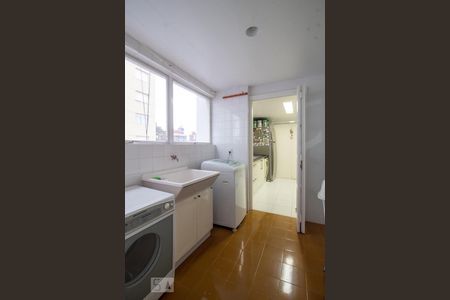 Apartamento à venda com 200m², 3 quartos e 2 vagas Apartamento à venda com 200m², 3 quartos e 2 vagasÁrea de Serviço