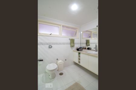 Apartamento à venda com 200m², 3 quartos e 2 vagas Apartamento à venda com 200m², 3 quartos e 2 vagasBanheiro da Suíte 1