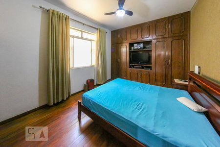 Casa à venda com 360m², 3 quartos e 3 vagas Casa à venda com 360m², 3 quartos e 3 vagasQuarto 2