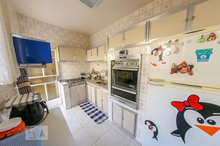 Casa à venda com 360m², 3 quartos e 3 vagas Casa à venda com 360m², 3 quartos e 3 vagasCozinha