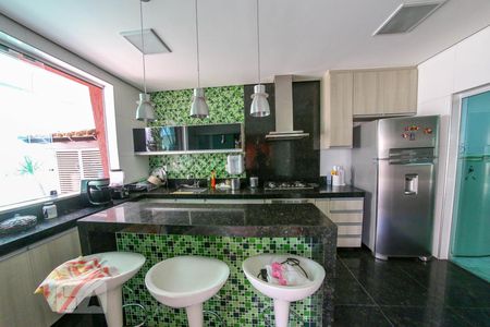 Casa à venda com 360m², 3 quartos e 3 vagas Casa à venda com 360m², 3 quartos e 3 vagasCozinha 2