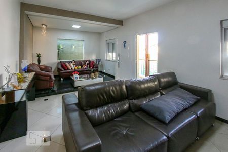Casa à venda com 360m², 3 quartos e 3 vagas Casa à venda com 360m², 3 quartos e 3 vagasSala