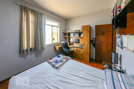 Casa à venda com 360m², 3 quartos e 3 vagas Casa à venda com 360m², 3 quartos e 3 vagasQuarto Suíte