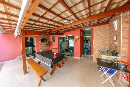 Casa à venda com 360m², 3 quartos e 3 vagas Casa à venda com 360m², 3 quartos e 3 vagasEspaço Gourmet