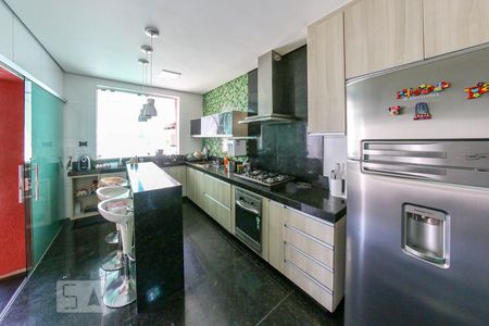 Casa à venda com 360m², 3 quartos e 3 vagas Casa à venda com 360m², 3 quartos e 3 vagasCozinha 2