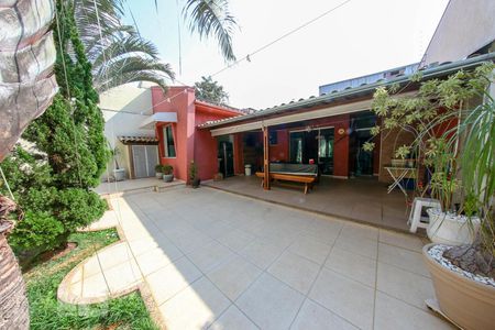 Casa à venda com 360m², 3 quartos e 3 vagas Casa à venda com 360m², 3 quartos e 3 vagasEspaço Gourmet