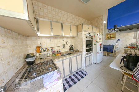 Casa à venda com 360m², 3 quartos e 3 vagas Casa à venda com 360m², 3 quartos e 3 vagasCozinha