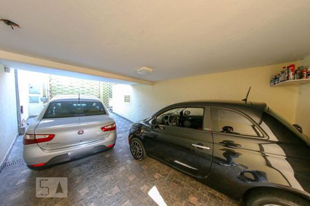 Casa à venda com 360m², 3 quartos e 3 vagas Casa à venda com 360m², 3 quartos e 3 vagasGaragem