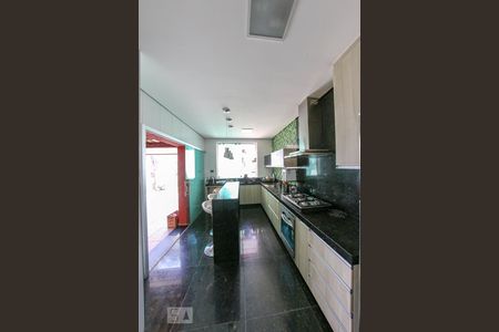 Casa à venda com 360m², 3 quartos e 3 vagas Casa à venda com 360m², 3 quartos e 3 vagasCozinha 2