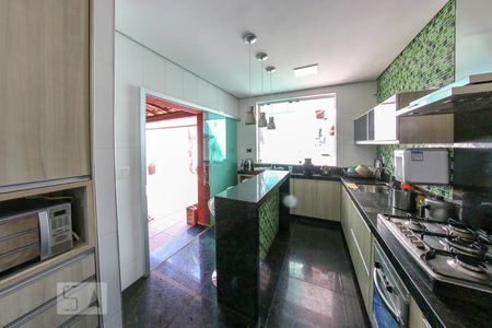 Casa à venda com 360m², 3 quartos e 3 vagas Casa à venda com 360m², 3 quartos e 3 vagasCozinha 2