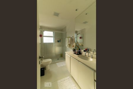 Apartamento para alugar com 155m², 2 quartos e 2 vagas Apartamento para alugar com 155m², 2 quartos e 2 vagasBanheiro da Suíte 1