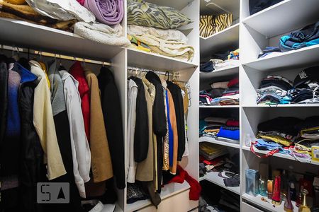 Apartamento à venda com 122m², 3 quartos e 1 vaga Apartamento à venda com 122m², 3 quartos e 1 vagaArmário da suíte