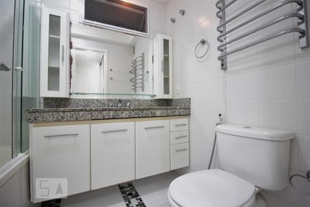 Apartamento à venda com 132m², 3 quartos e 2 vagasBanheiro da suíte 2