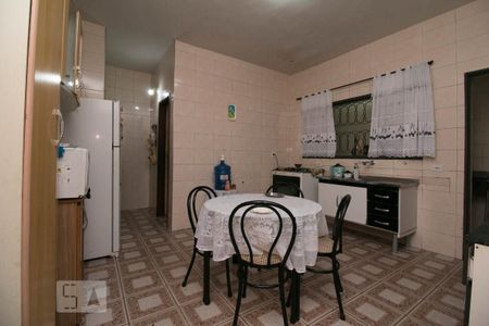 Casa à venda com 215m², 4 quartos e 2 vagas Casa à venda com 215m², 4 quartos e 2 vagasCozinha