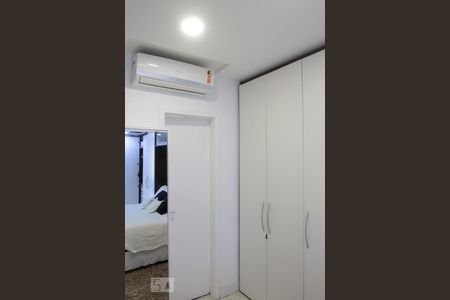 Apartamento à venda com 324m², 4 quartos e 2 vagas Apartamento à venda com 324m², 4 quartos e 2 vagasQuarto 3 - Suíte