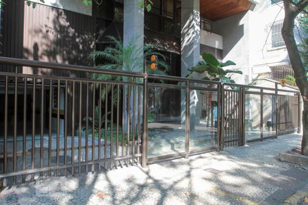 Apartamento à venda com 324m², 4 quartos e 2 vagas Apartamento à venda com 324m², 4 quartos e 2 vagasFachada e portaria