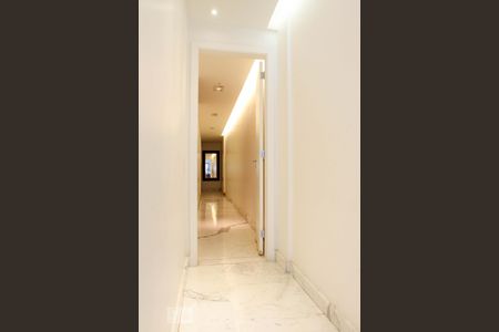 Apartamento à venda com 324m², 4 quartos e 2 vagas Apartamento à venda com 324m², 4 quartos e 2 vagasCorredor