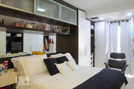 Apartamento à venda com 324m², 4 quartos e 2 vagas Apartamento à venda com 324m², 4 quartos e 2 vagasQuarto 3 - Suíte