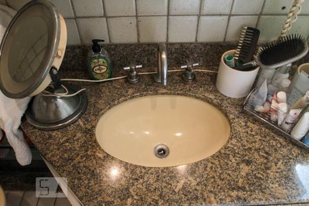 Apartamento à venda com 324m², 4 quartos e 2 vagas Apartamento à venda com 324m², 4 quartos e 2 vagasBanheiro do Quarto 3 - Suíte