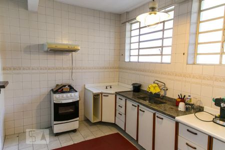 Casa à venda com 350m², 4 quartos e 3 vagas Casa à venda com 350m², 4 quartos e 3 vagasCozinha 2