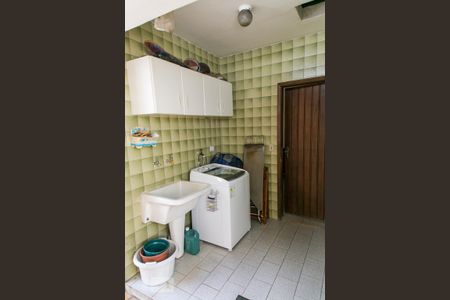 Casa à venda com 350m², 4 quartos e 3 vagas Casa à venda com 350m², 4 quartos e 3 vagasÁrea de Serviço