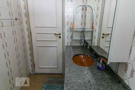 Casa à venda com 350m², 4 quartos e 3 vagas Casa à venda com 350m², 4 quartos e 3 vagasBanheiro