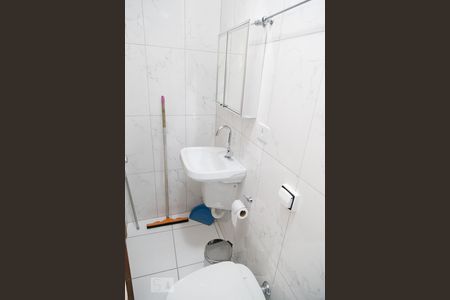 Casa à venda com 165m², 3 quartos e 2 vagas Casa à venda com 165m², 3 quartos e 2 vagasBanheiro Social