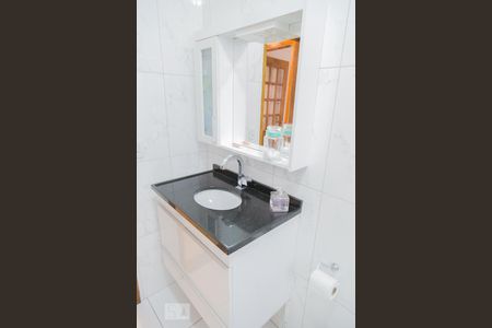 Casa à venda com 165m², 3 quartos e 2 vagas Casa à venda com 165m², 3 quartos e 2 vagasBanheiro Social