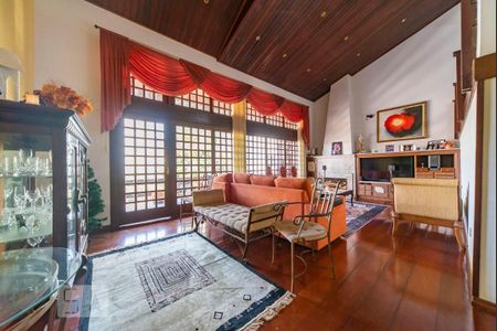 Casa à venda com 500m², 4 quartos e 4 vagas Casa à venda com 500m², 4 quartos e 4 vagasSala de Tv