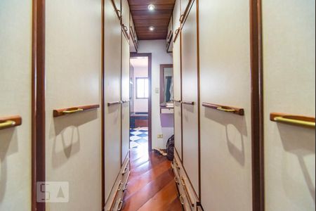 Casa à venda com 500m², 4 quartos e 4 vagas Casa à venda com 500m², 4 quartos e 4 vagasCloset do Quarto 3