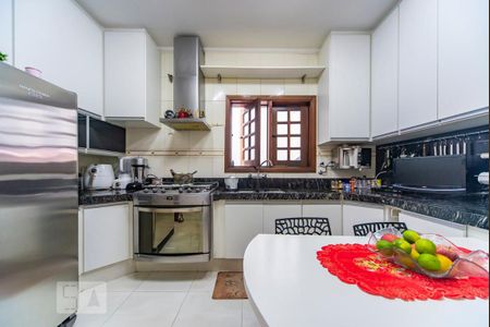 Casa à venda com 500m², 4 quartos e 4 vagas Casa à venda com 500m², 4 quartos e 4 vagasCozinha principal