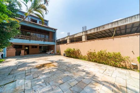 Casa à venda com 500m², 4 quartos e 4 vagas Casa à venda com 500m², 4 quartos e 4 vagasQuintal e Jardim